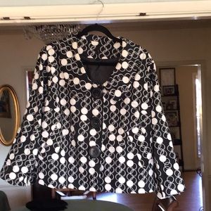 Women’s short black and white blazer